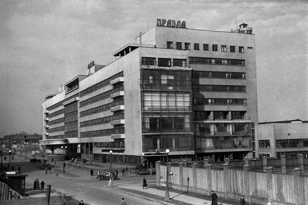 Голосов фотографии. Комбинат правда в Москве конструктивизм. Голосов комбинат правда в Москве. Здание комбината правда в Москве. Пантелеймон голосов Архитектор.